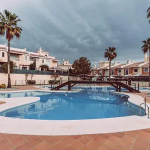 https://villa-preciosa-casa-junto-al-mar.1costadelsol.com